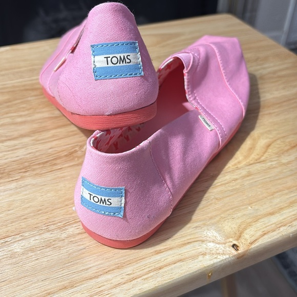NWOT TOMS bright pink alpargata slip ons. - Picture 5 of 5